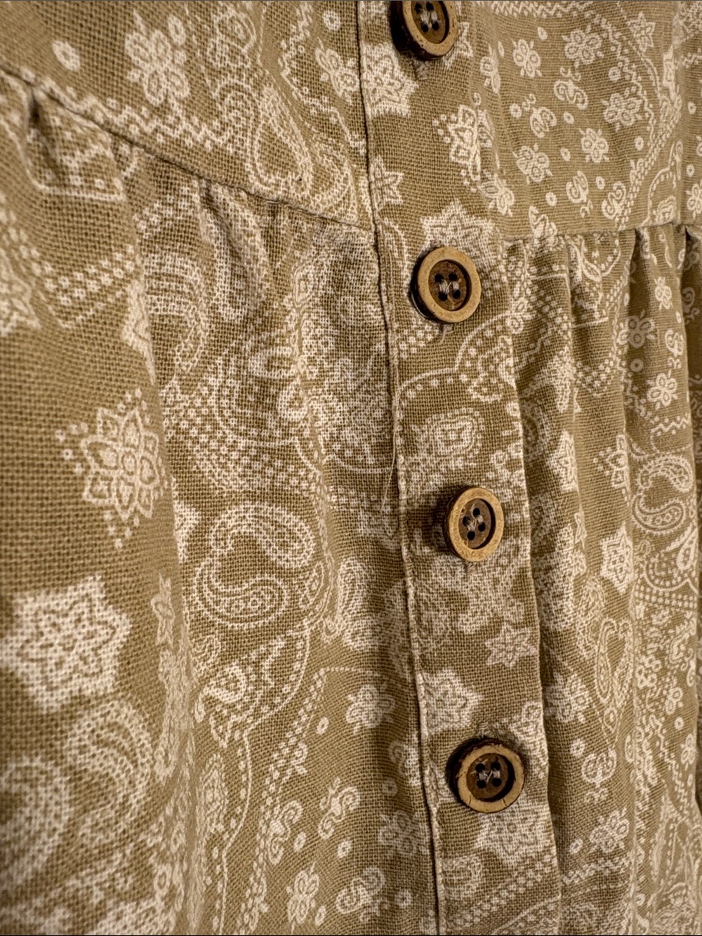 New in - Button-Front Paisley Print Romper - Picture 4 of 6